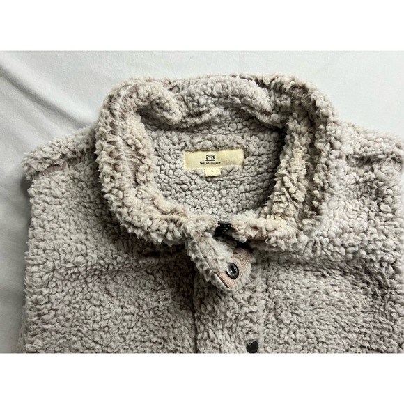 Thread and Supply Vest Fuzzy Sherpa Oatmeal Size Large - Picture 7 of 12